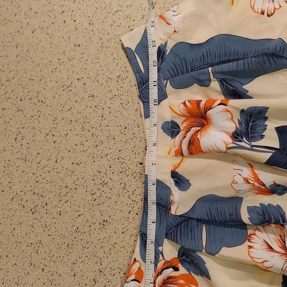Off Shoulder Tropical Top & Wrap Hem Shorts, size S - Picture 14 of 17